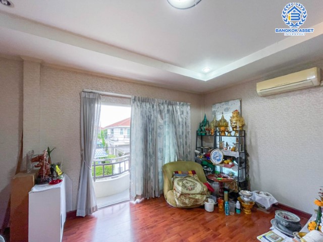 *****บ้านเดี่ยวมือสอง ม.ศุภาลัยการ์เด้นวิลล์ แจ้งวัฒนะ-หลักสี่ เนื้อที่กว่า 71.2 ตร.ว. ฟังก์ชันครบ 4 ห้องนอน 3 ห้องน้ำ 2 ที่จอดรถ บ้านสวย สภาพดีมาก พร้อมเข้าอยู่ แถมฟรี !! เครืองปรับอากาศ 4 เครื่อง+เครื่องทำน้ำอุ่น 2 เครื่อง ตอบโจทย์ทุกครอบครัว บนทำเลเดินทางสะดวก เข้าสู่ใจกลางเมืองได้อย่างสะดวกสบาย ใกล้ทางด่วนศรีสมานและรถไฟฟ้าสายสีแดง สถานีดอนเมือง